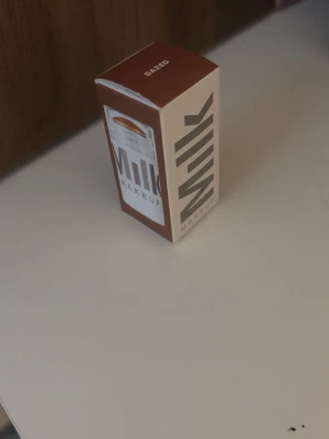 Oanvänd milk bronzer i dazed - Helt oanvänd bara tagit bort twist saken. Färgen är dazed