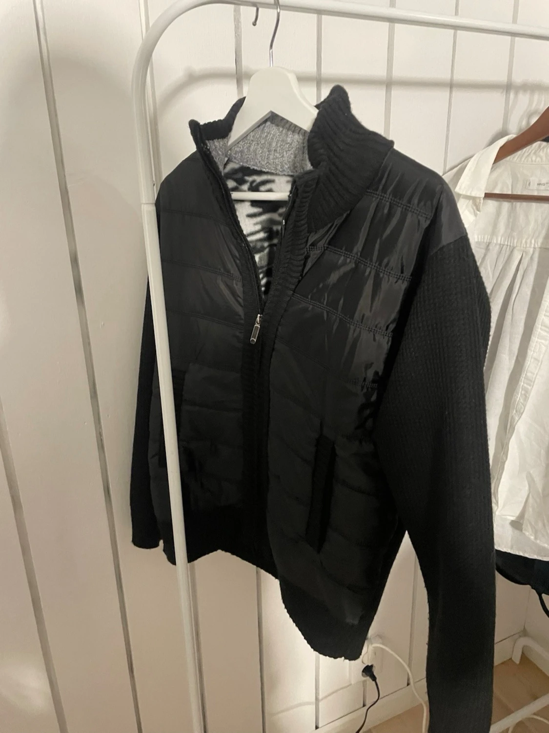 Svart stickad cardigan  - 1