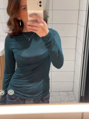 Grön intimissimi topp  - Grön intimissimi topp i stl s💕plager har ett litet hål💕