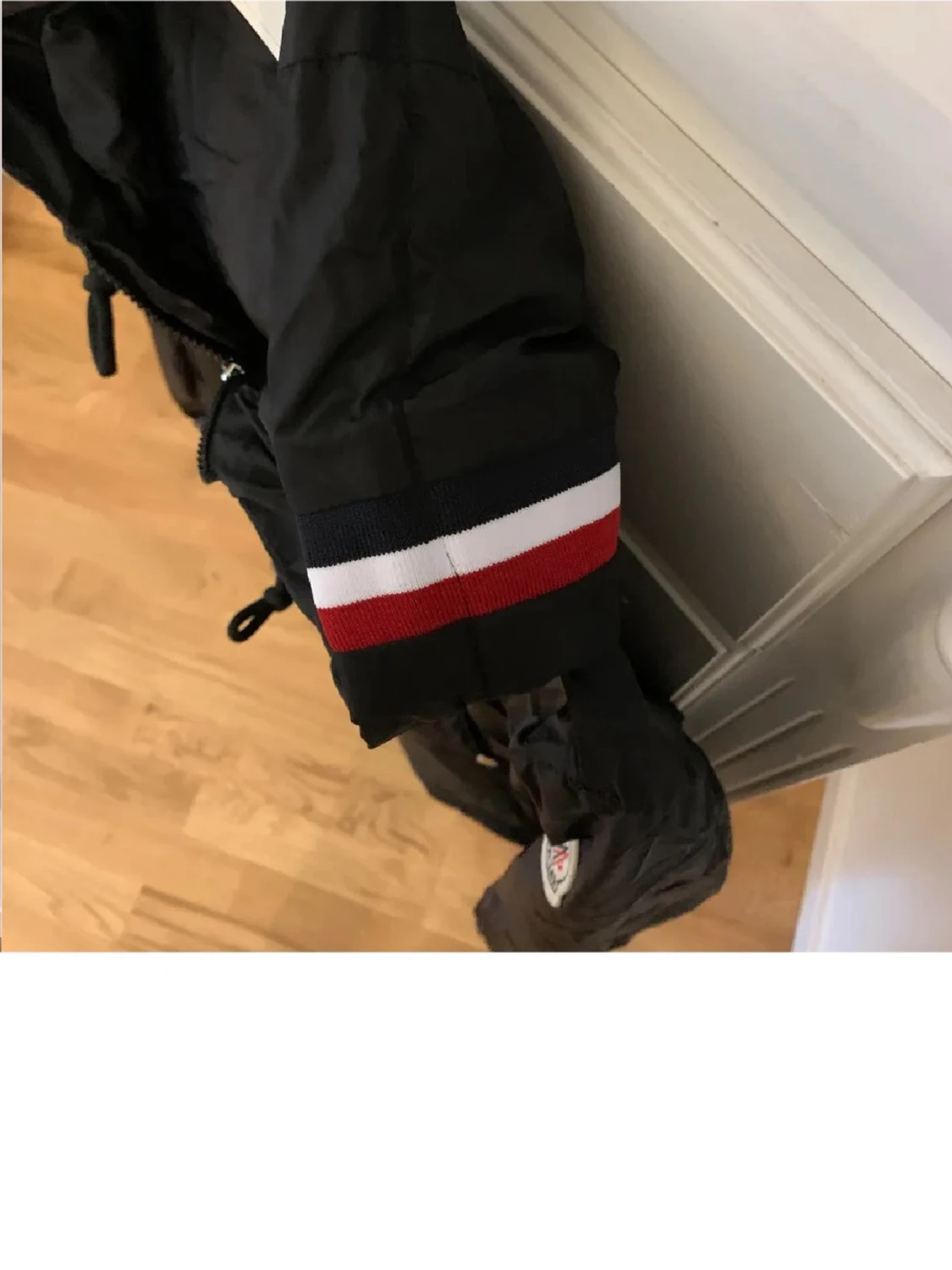 Svart Moncler vindjacka med huva - 1