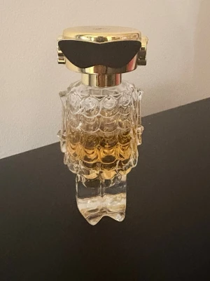 Rabanne Fame - Rabanne Fame  30 ml från början hälften kvar. Använd inte så den får gå vidare. Har stått mörkt och svalt