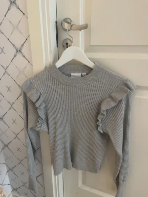  långärmad tröja - Super fin detaljerad långärmad tröja från Vila. 