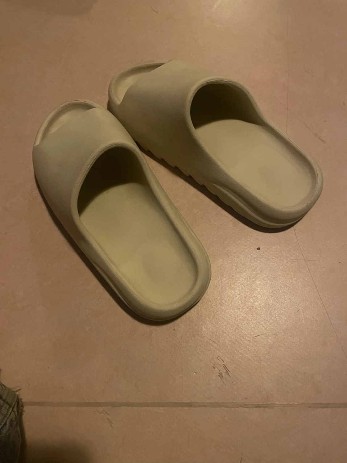 Beige chunky tofflor i skum - 1