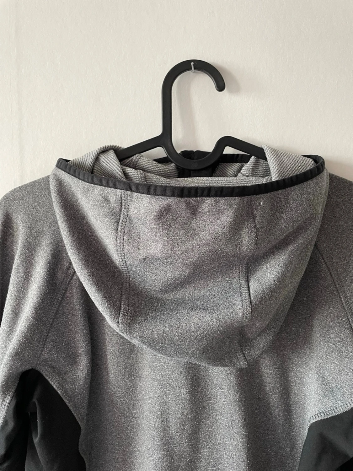 Grå sportjacka med huva - 5