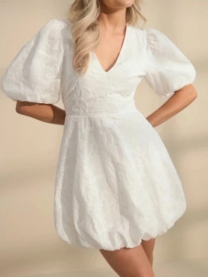 Studentklänning  - Jättefin och populär klänning från bubbelroom!! Helt slutsåld och ny med lappen kvar💕😍