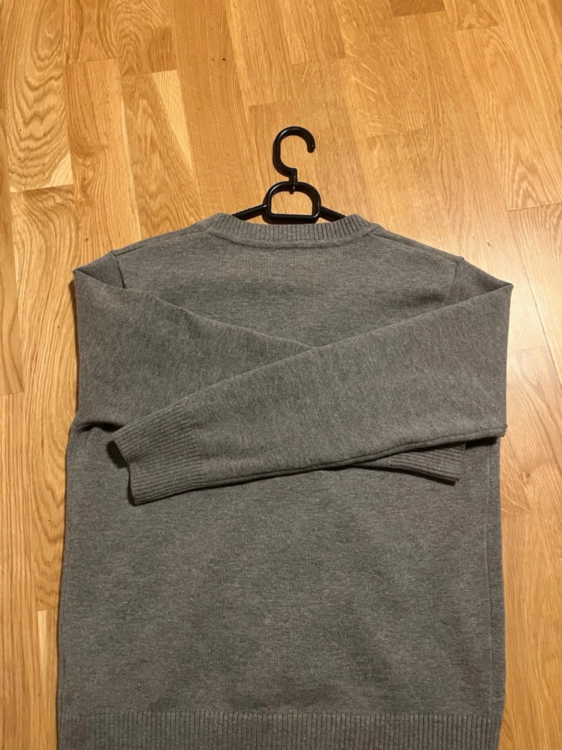 Grå basic kofta med knappar - 3