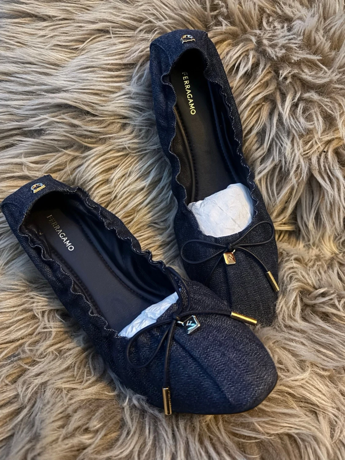 Mörkblå ballerinaskor från Ferragamo - 1