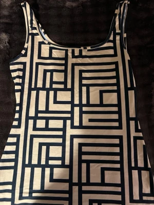 Klänning  - En simpel tunn längre klänning 