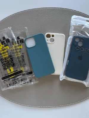 Mobilskal + skärmskydd till iPhone 13 mini - Helt nytt! Priset 70kr gäller för ett skal samt skärmskydd. Skriv vad ni är intresserade av vid köp.