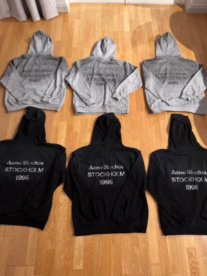 Acne studios hoodie  - 6 st, storlekar M/L, 1900 per hoodie men vid köp av fler får du rabbat. Pris kan diskuteras! 