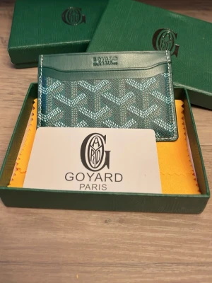 Plånbok  - Tjena säljer en helt ny plånbok, oanvänd och allt i bilden ingår