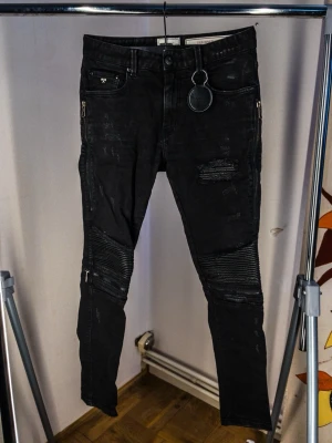 Amicci Jeans - skitsnygga jeans från Amicci i bra skick, köpte dom för 1000kr. passformen är skinny