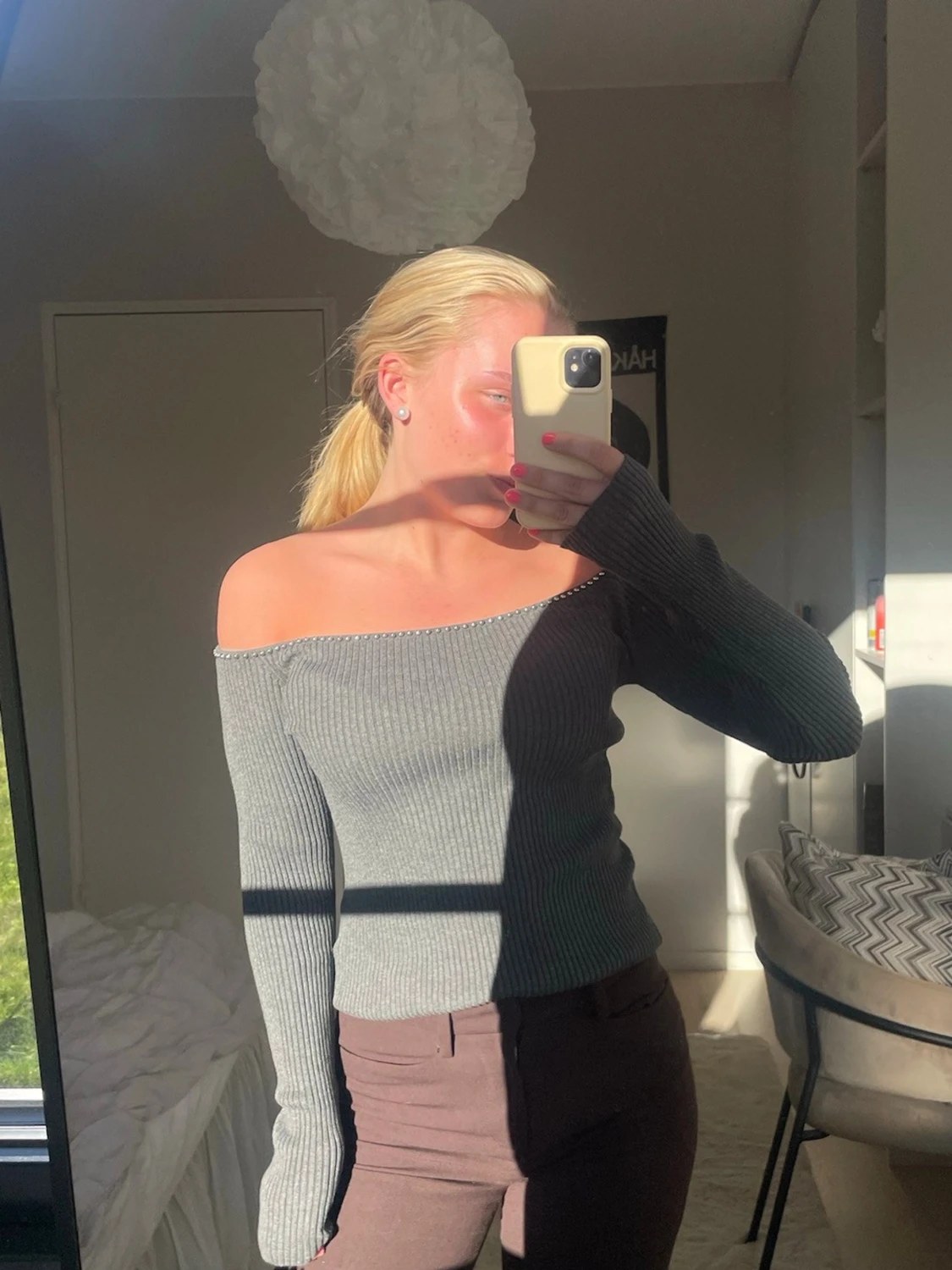 GrĂ„ offshoulder ribbad toppđ©”