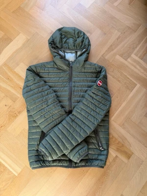 Grön colmar jacka - Perfekt tunn jacka nu till våren i snygg grön färg