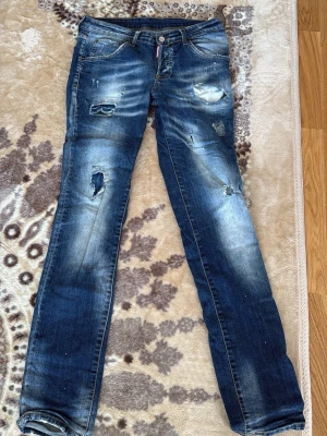 DSQUARED2 jeans - Dsquared jeans storlek 44