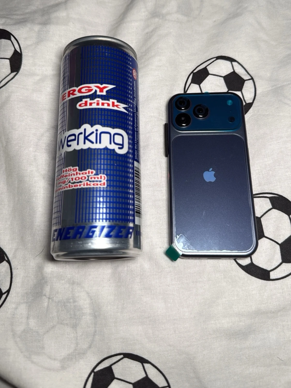Blå,orange och vitt iPhone med trippelkamera - 3