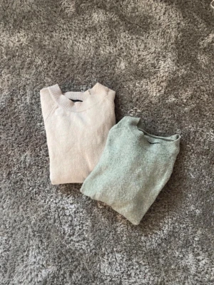 Stickad tröja  - Två stickade tröjor från Vera moda i fint skick!