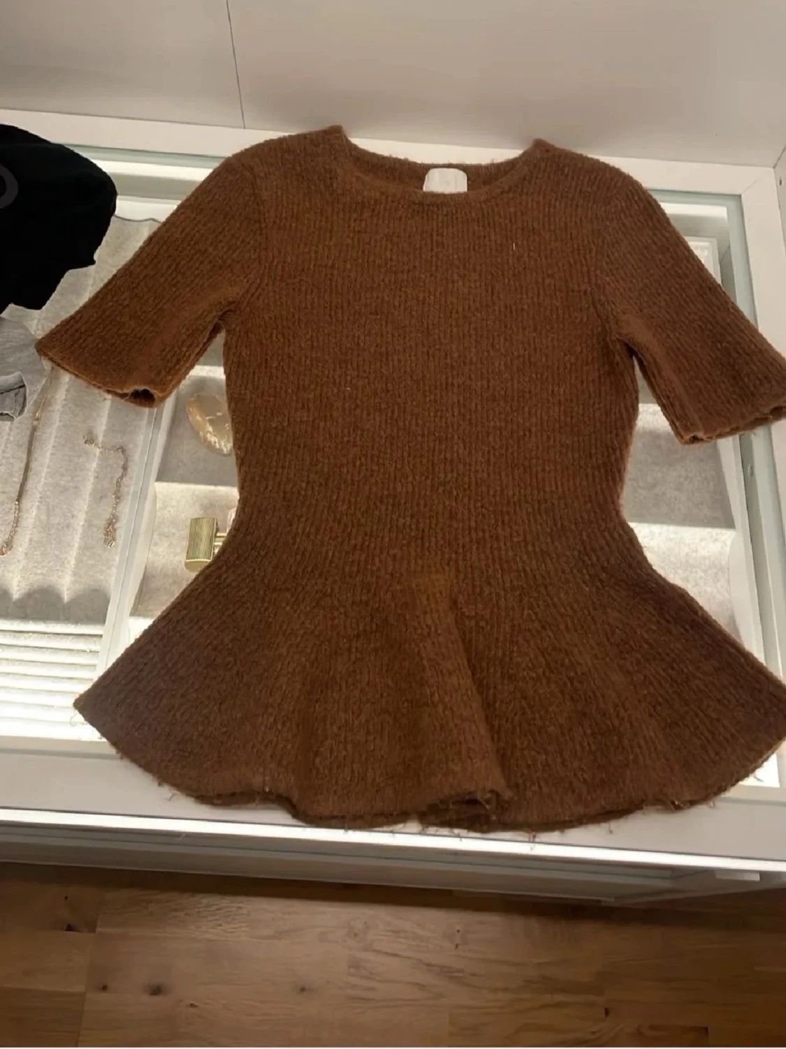 Brun stickad peplumtröja