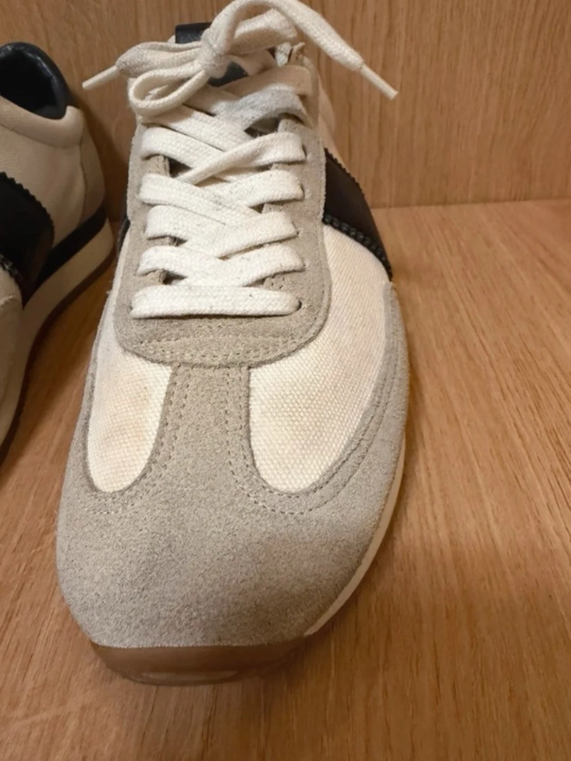 Tom Ford sneakers i beige och svart Storlek 41 - 1