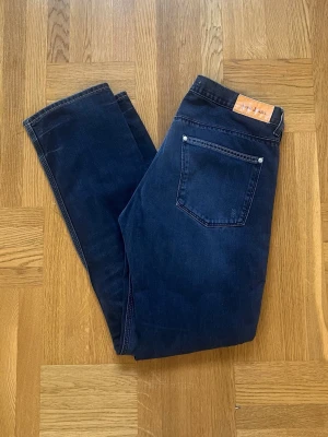 Acne studios jeans - Snygga Acne studios jeans i svart. Storlek 33x32. Skick: Mycket bra. Hör av er vid minsta fundering!