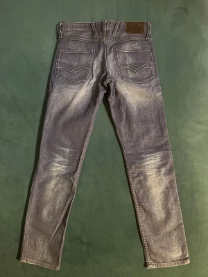 Replay Anbass - Snygga blå Replay Anbass jeans. Strl 28/30. Väldigt bra skick. Hör av dig vid funderingar!🛑🛑Kan gå ner i pris vid snabb affär!!