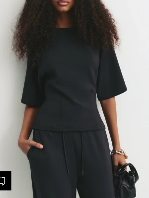 Svart figursydd tröja från Pull & Bear - Använd en gång, inga defekter osv. 🖤