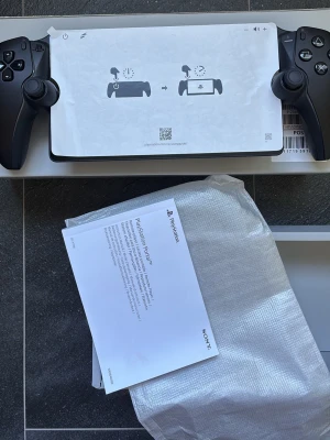 Sony PlayStation Portal  konsol - PlayStation Portal i nytt skick endast testas och fungerar utmärkt , bara inte kommit till användning tyvärr  (nypris: 2 990kr)