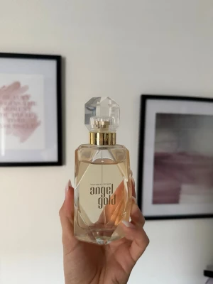 Victoria’s Secret Angel Gold, Eau de Parfum - ➡️ Användning 20% av flaskan. ➡️ Säljer pga: Rensar parfym kollektion.