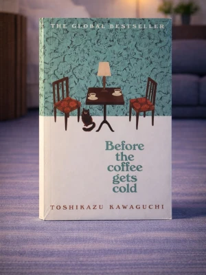 Before the coffee gets cold (Brand new, in English) - Skick: Helt ny bok. Omslag: Pappercover. Storlek: standard (inte pocket). Förpackning: I sitt originala plastomslag. Från: Stockholm. Snabb leverans inom Sverige.