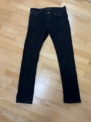 Nudie jeans - Svarta nudie jeans | strlk 30/32 | passform:slim | bra skick | hör av er vid funderingar!