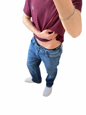 Product Jeans  - Säljer ett par väldigt feta blåa Product jeans som sitter väldigt skönt och bra. Stilrena och fräsha. Stl: W30 L30 