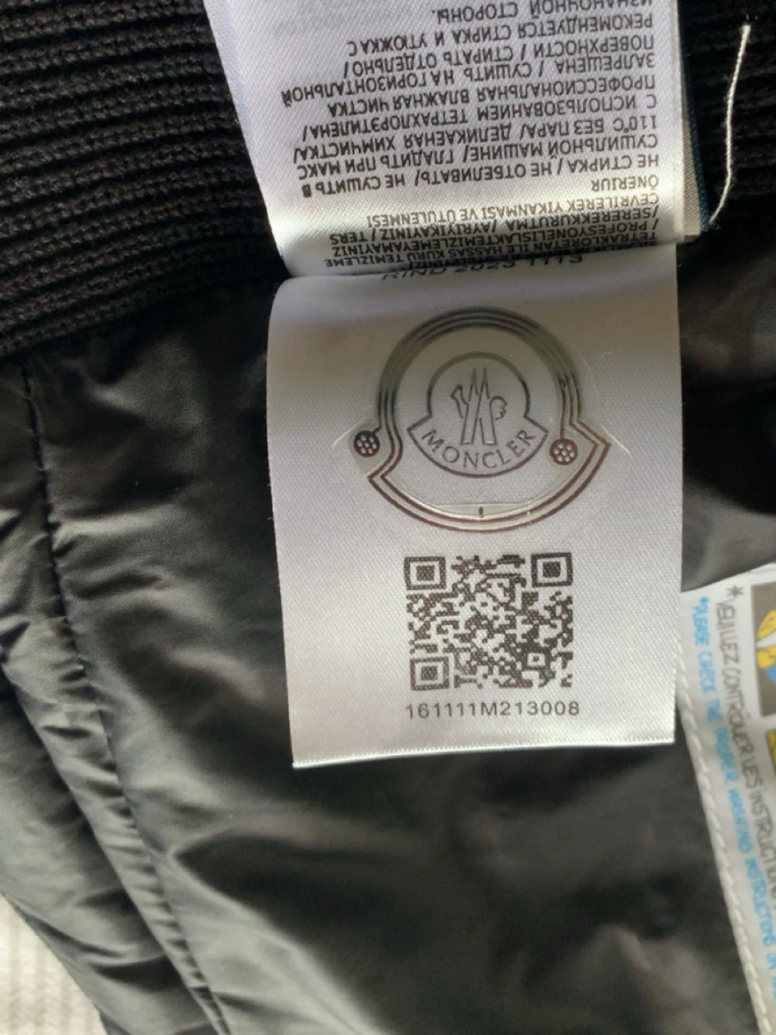 Svart pufferjacka från Moncler - 3