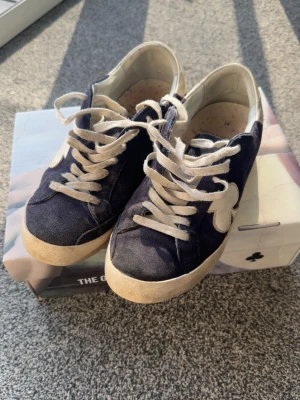 The Gallerist - Ett par the gallerist skor storlek 41 i okej skick 