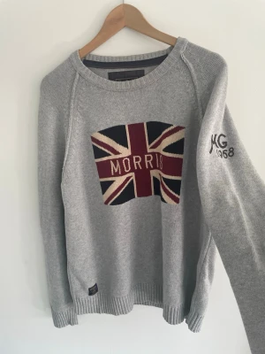Morris tröja grå - Väldigt bra skick.                                                Storlek XL men sitter som L.                                         100% bomull 