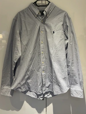 Rutig skjorta från Polo Ralph Lauren - Säljer en lite schystare Polo Ralph Lauren skjorta priset är ej hugget i sten och går att diskuteras!