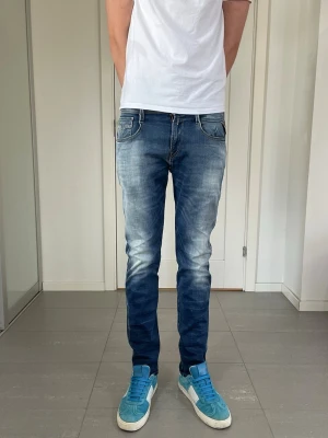 Replay Anbass Hyperflex Jeans - Säljer nu dessa Replay Anbass Hyperflex Jeans, skriv för fler bilder/frågor🙌🏼