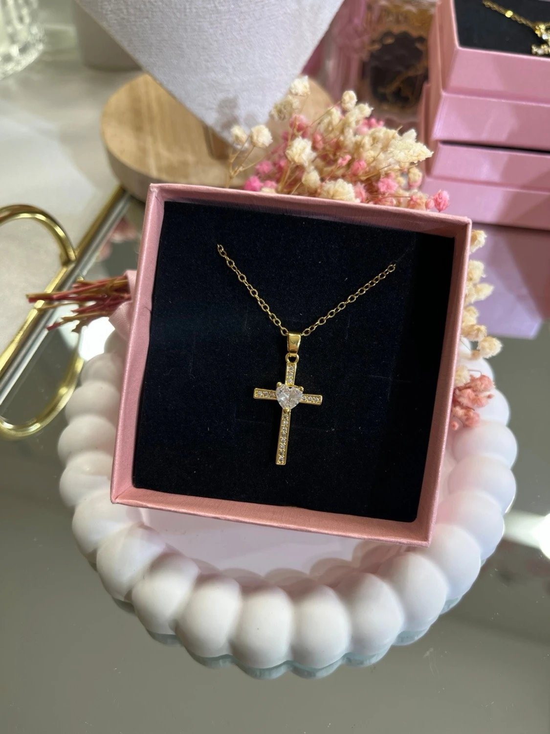 Guldpläterat kors halsband 