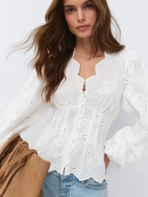 Broderad blus Gina tricot - Slutsålda koftan från Gina tricot. Aldrig använd och lappen sitter kvar