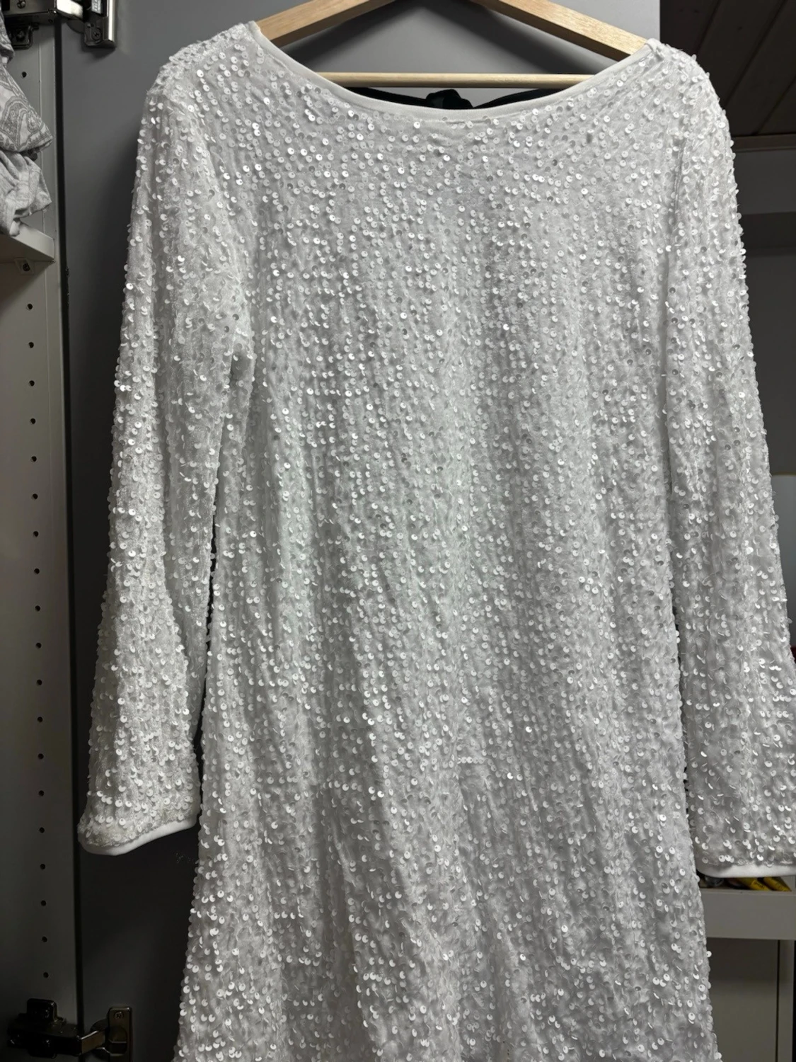 Vit paljettklänning med lång ärm - 1