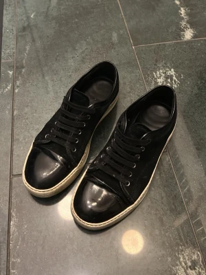 Lanvin - Säljer dessa stiliga lanvinsen i storlek 6