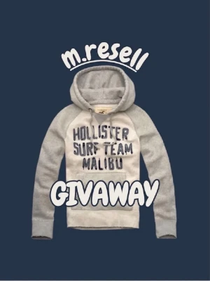 Grå hoodie Hollister Surf Team - GIVEWAY‼️Just nu är det giveway🤝 Du får välja vad som helst för Hollister hoodie som är värd mer än 1000kr+. ‼️För att vara med så ska du följa detta kontot ,lika och skriva klar ✅  OBS‼️ Du måste köpa något från min profil för att vara med. Lycka till vinnaren dras den 1 maj 🫣🤝🎁🔥