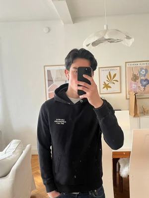 Les deux hoodie - Använd ett par gånger men saknar bara snöret annars är det inga defekter!