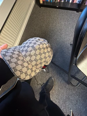 Gucci keps  - Säljer den 