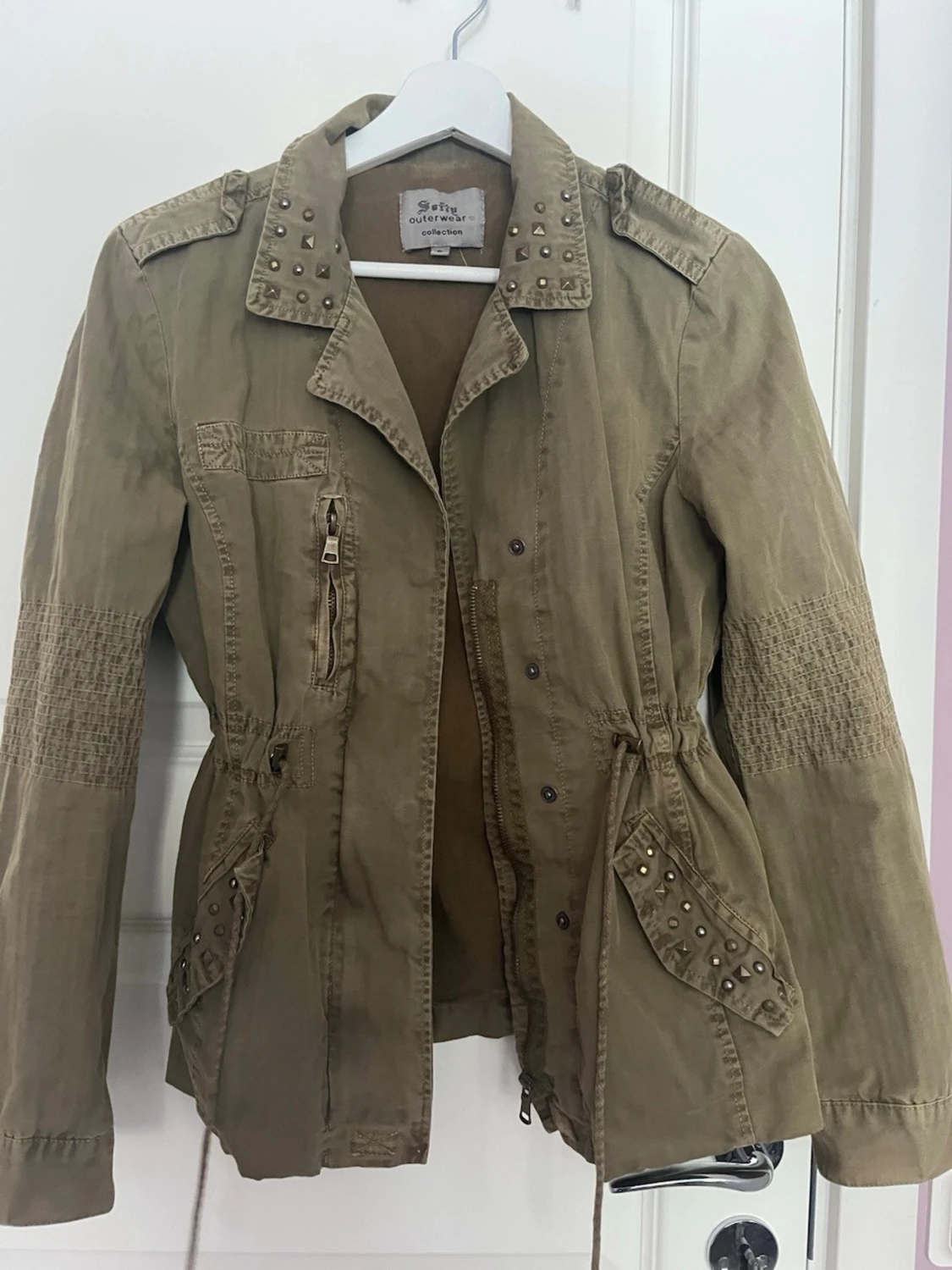 Grön utilityjacka med nitar  - 4