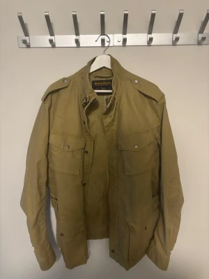 Woolrich Field Jacket - Mycket bra skick, Strl L