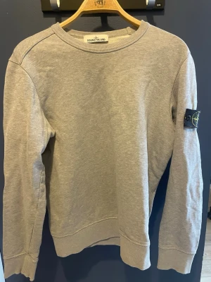 Stone Island, Grå Tröja - Storlek: S Skick: 9/10 