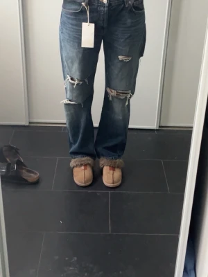 Jeans  - Snygga jeans från Zara. Helt nya med prislapp kvar, var för lite för korta för mig som är ca 172❤️köpt för 599 kr 