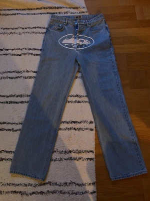 Cortiez Jeans 32 - Oanvända Corteiz jeans i storlek 32 (waist). Orderbekräftelse finns om det önskas. Pris kan diskuteras vid smidig affär