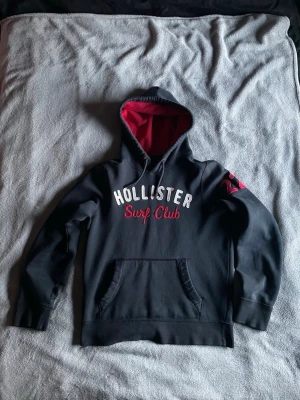 Hollister hoodie - Tja! Säljer en trendig hollister hoodie som inte kommit till användning, priset går självfallet att diskutera och jag svarar gärna på frågor
