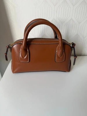 Hansväska - Superfin liten handväska från zara